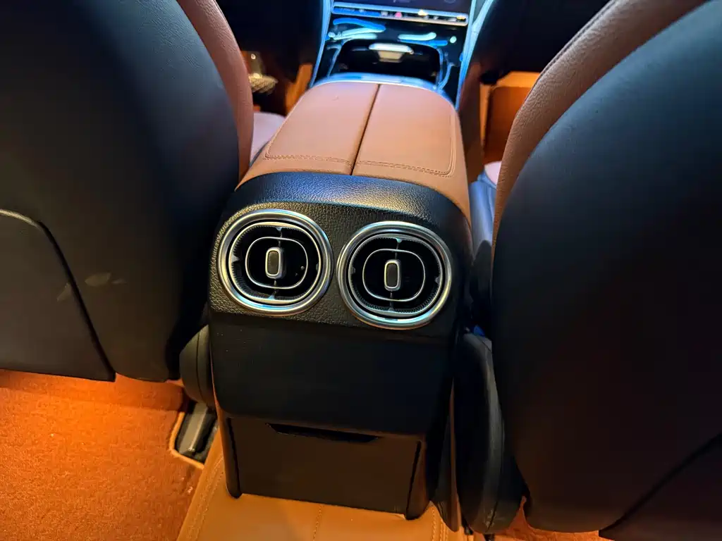 Mercedes-Benz C-Class — миниатюра 16