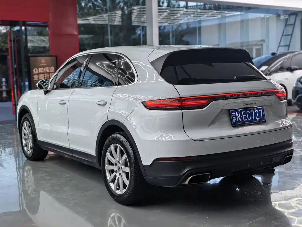 Porsche Cayenne — миниатюра 6