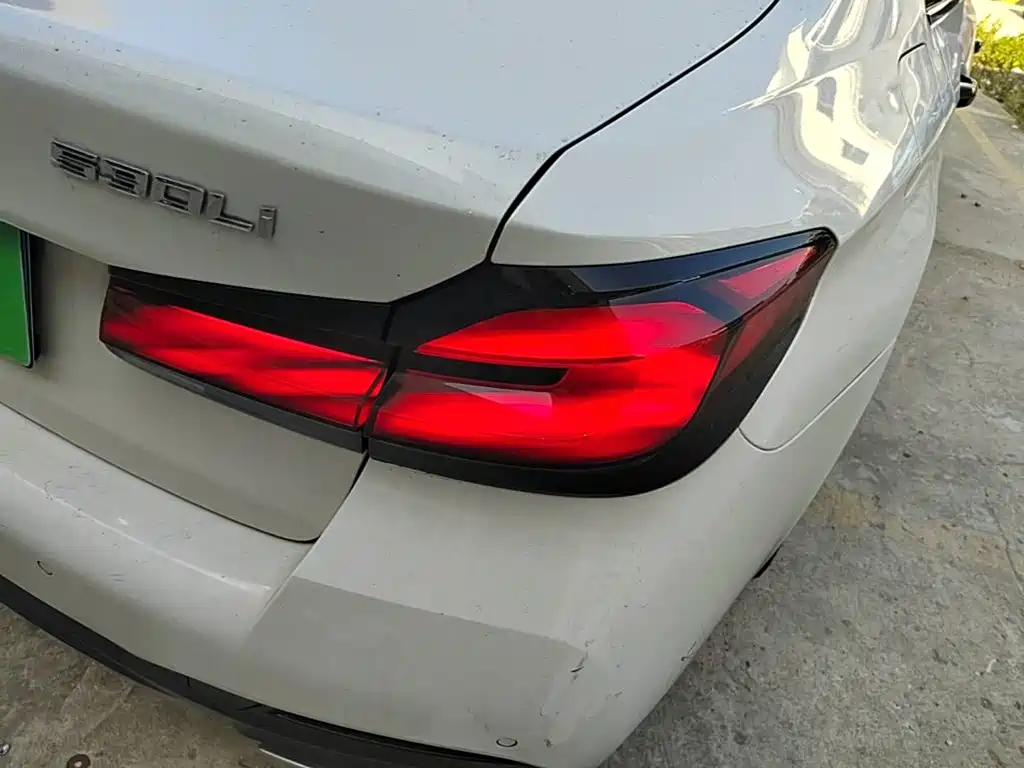 BMW 5 Series — миниатюра 8