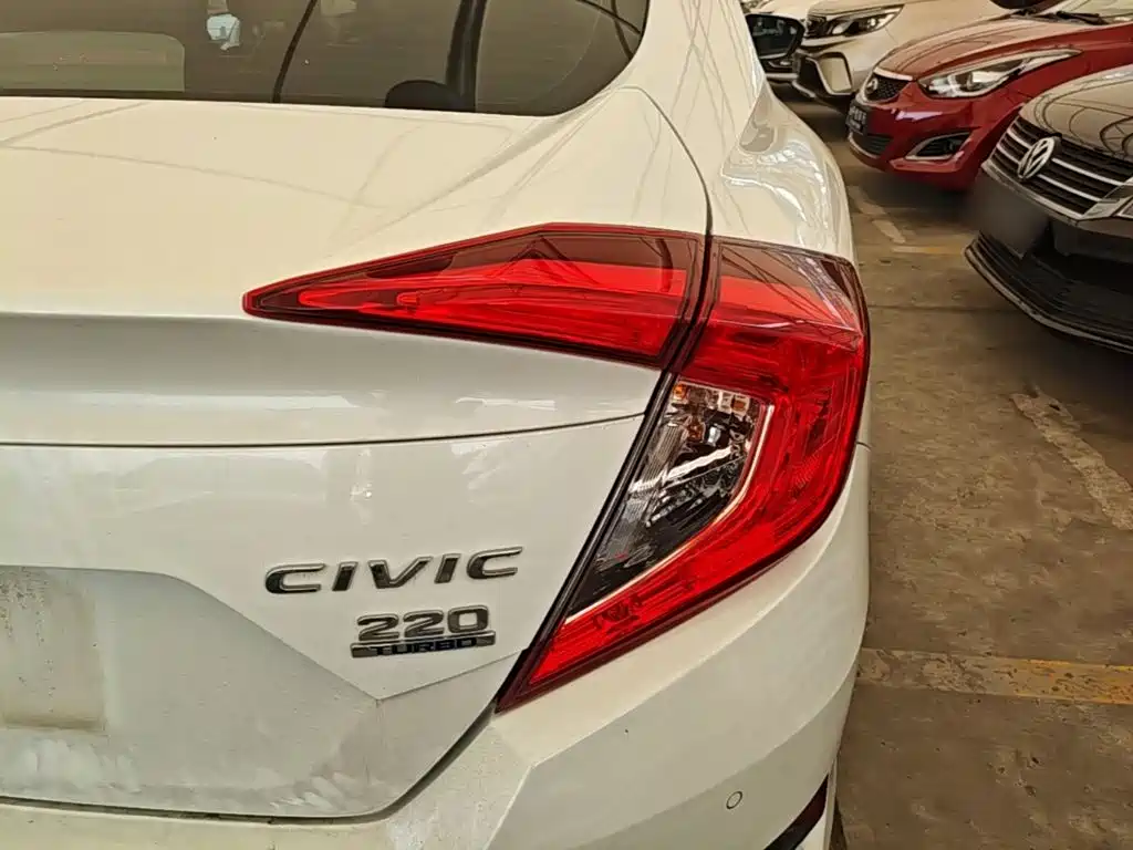 Honda Civic 2016 220TURBO CVT Luxury