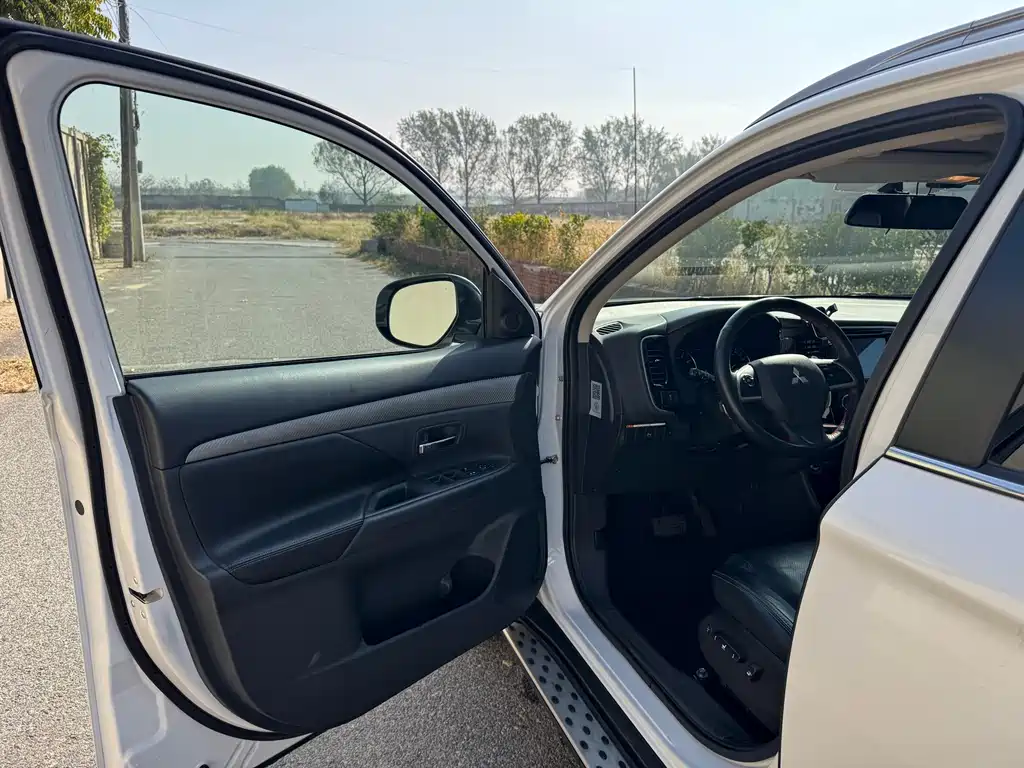 Mitsubishi Outlander (Import) — миниатюра 12