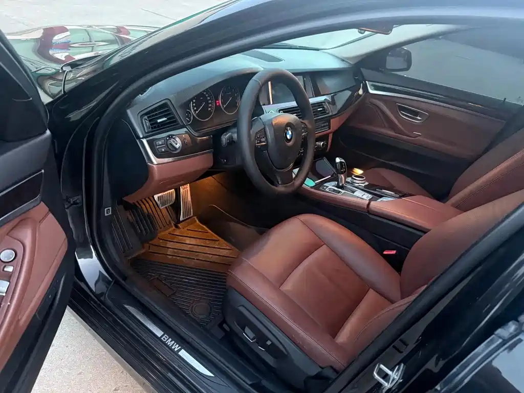 BMW 5 Series — миниатюра 7