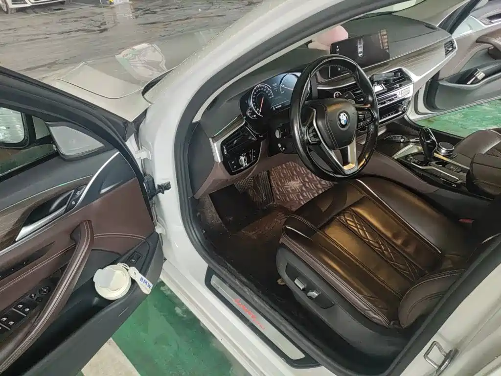 BMW 5 Series — миниатюра 14