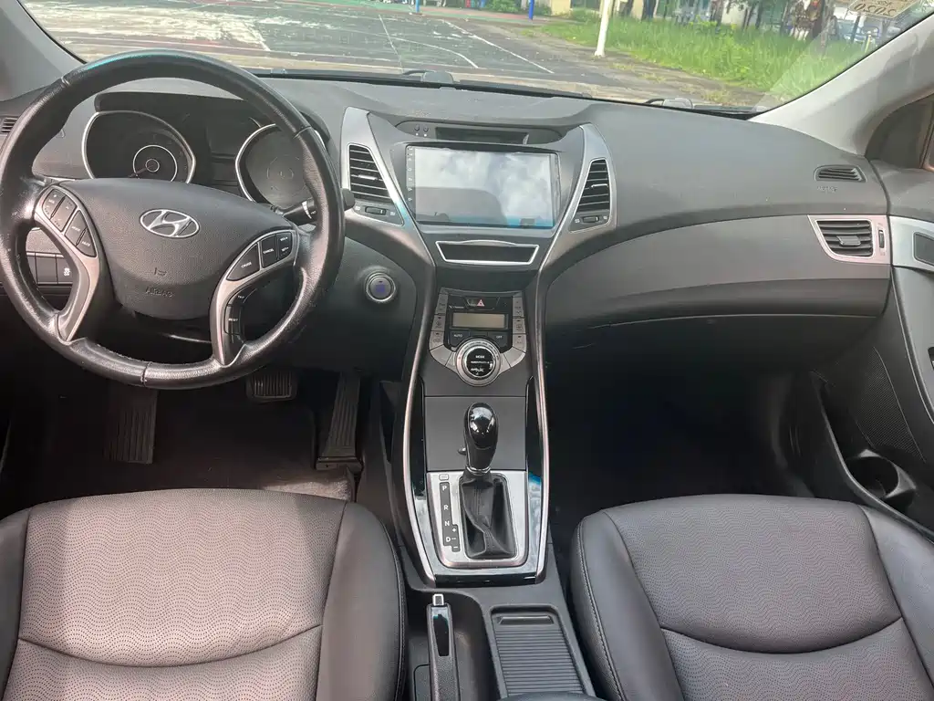 Hyundai Elantra Langdong — миниатюра 8