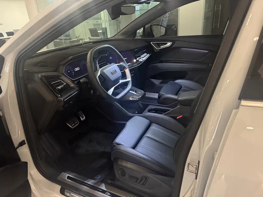 Audi Q4 e-tron — миниатюра 3