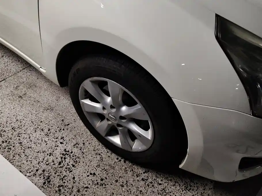 Nissan Tiida — миниатюра 6