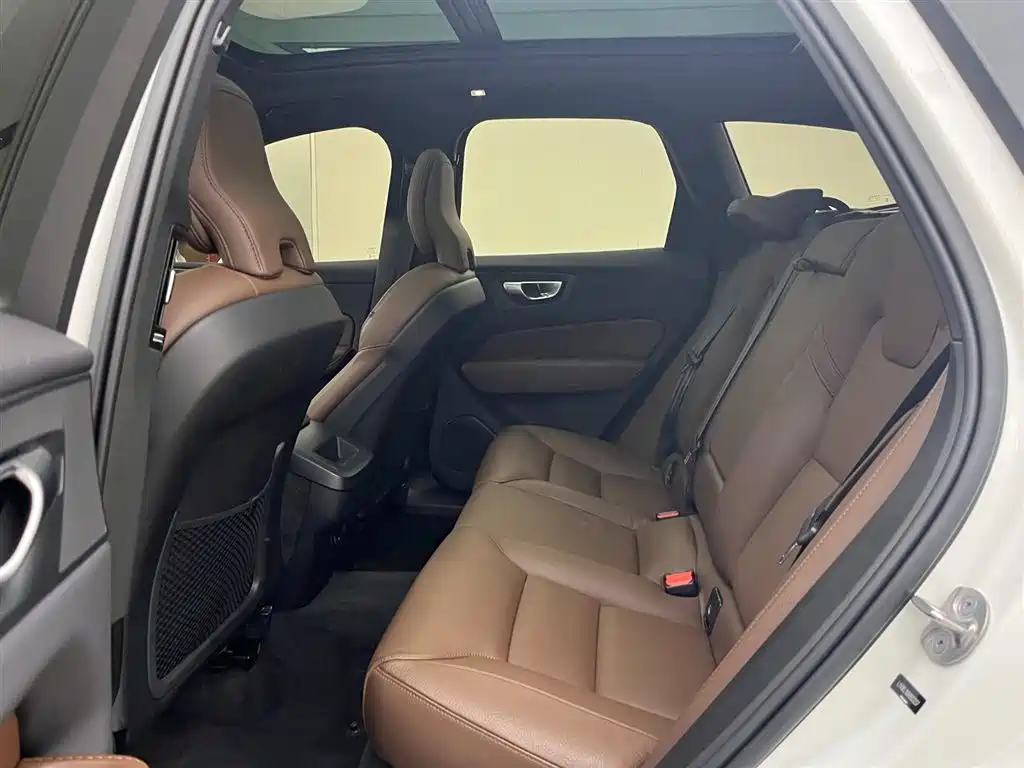 Volvo XC60 2024 B5 Luxury