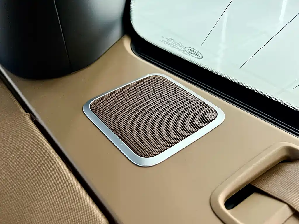 Land Rover Range Rover — миниатюра 23