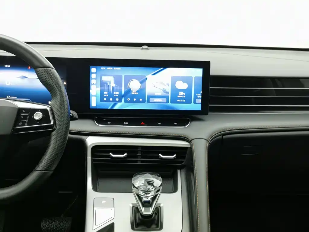 Roewe RX5 — миниатюра 12