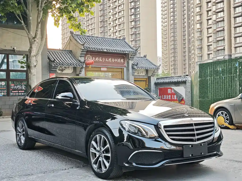 Mercedes-Benz E-Class — миниатюра 3