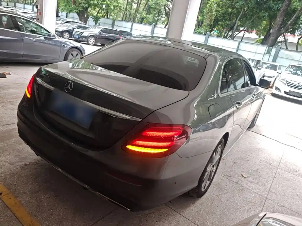 Mercedes-Benz E-Class — миниатюра 7