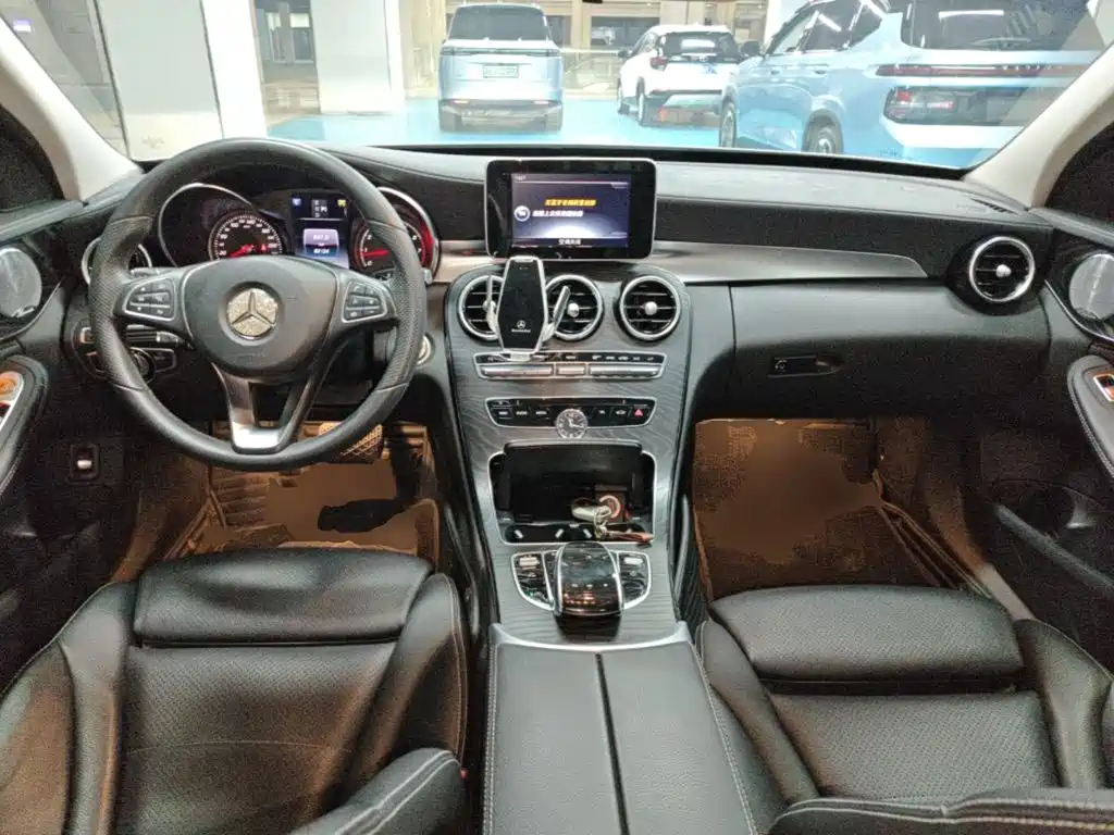 Mercedes-Benz C-Class — миниатюра 10