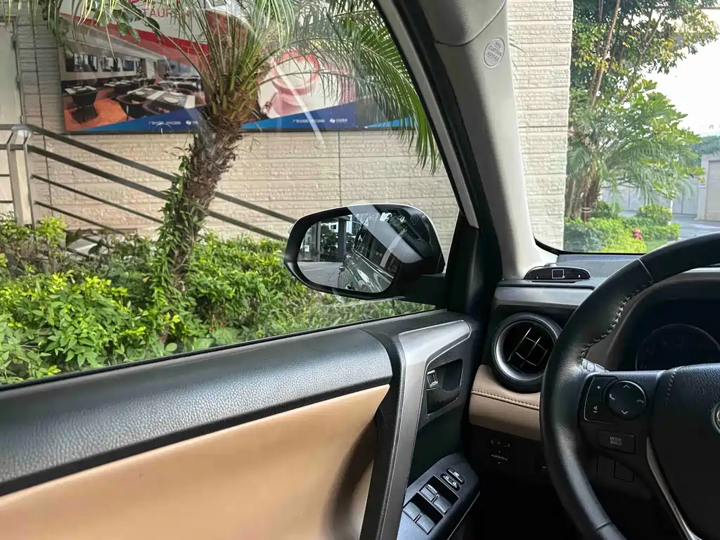 Toyota RAV4 — миниатюра 19