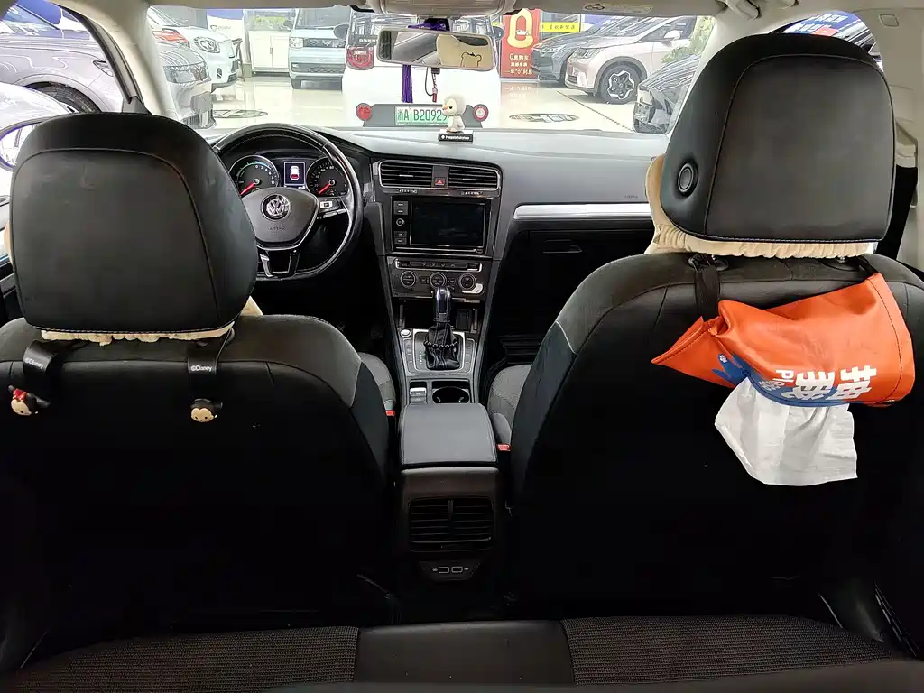 Volkswagen Golf EV — миниатюра 10