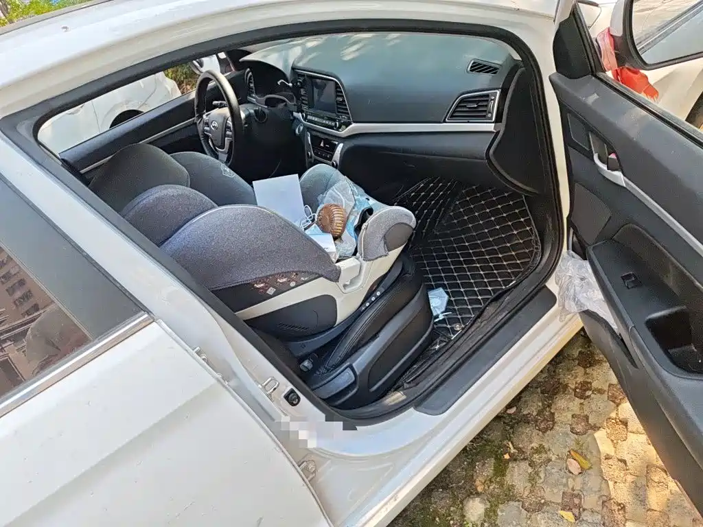 Hyundai Elantra — миниатюра 18