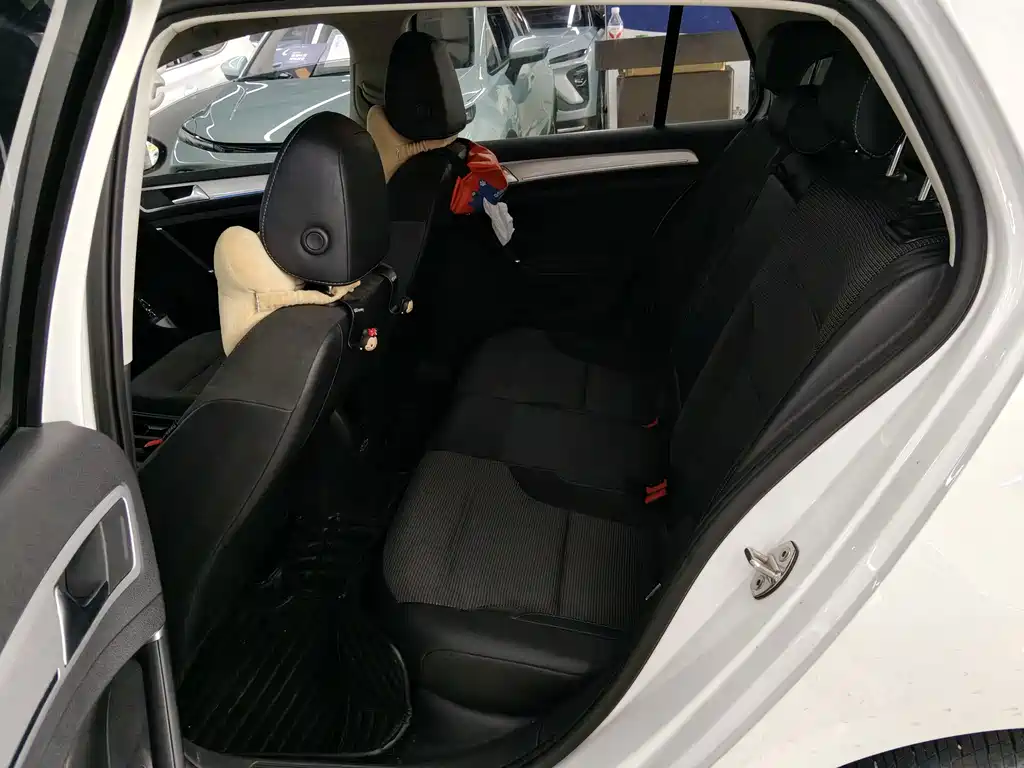 Volkswagen Golf EV — миниатюра 5