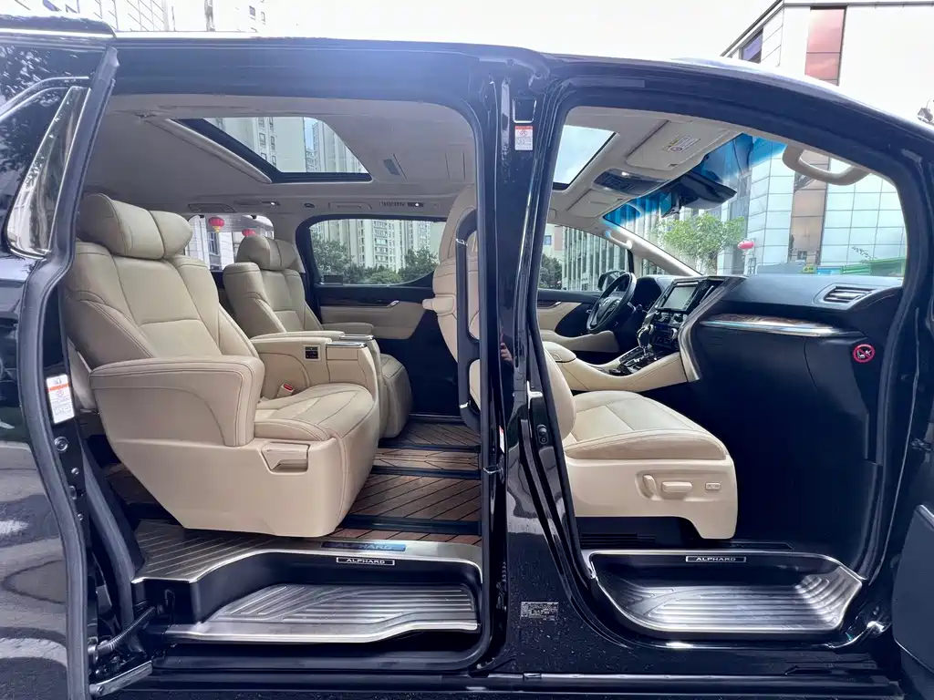 Toyota Alphard — миниатюра 30