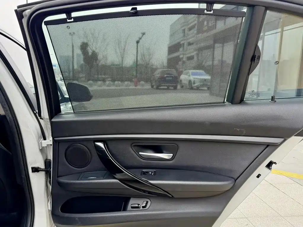BMW 3 Series — миниатюра 10