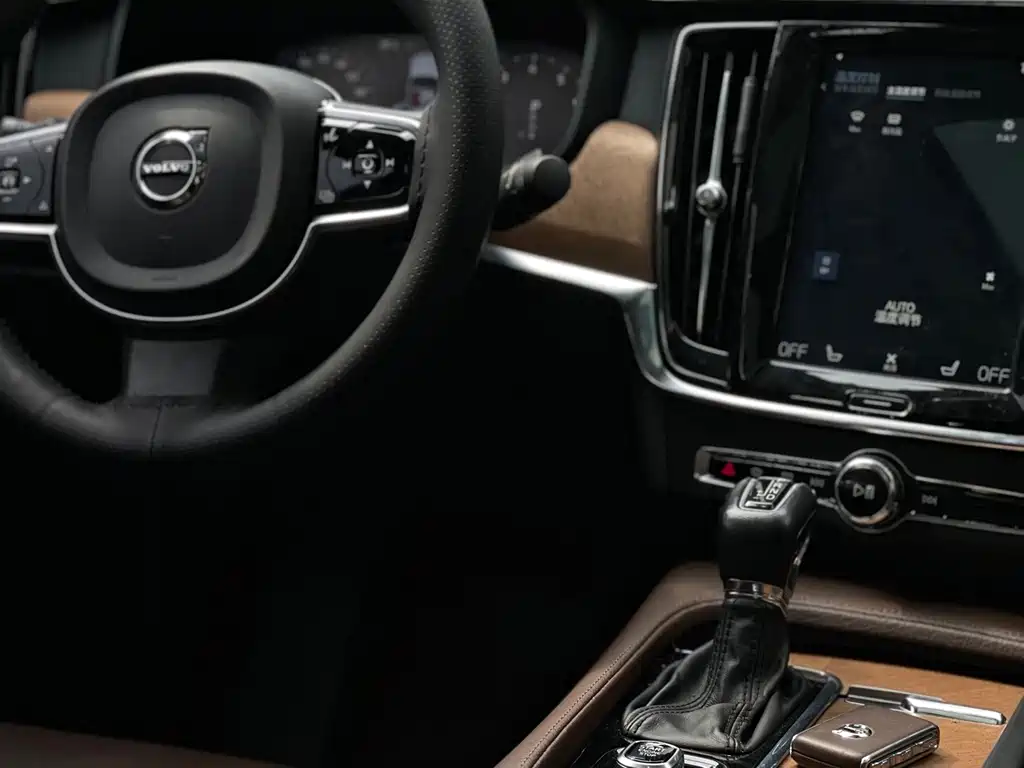 Volvo S90 — миниатюра 8
