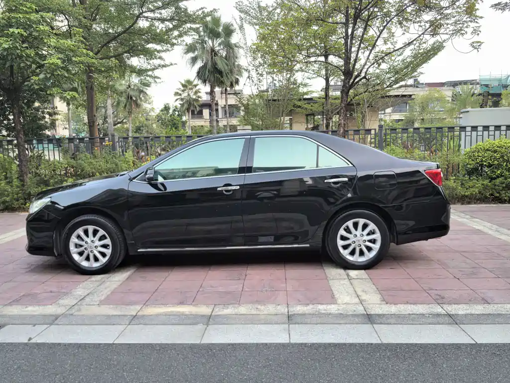 Toyota Camry — миниатюра 4