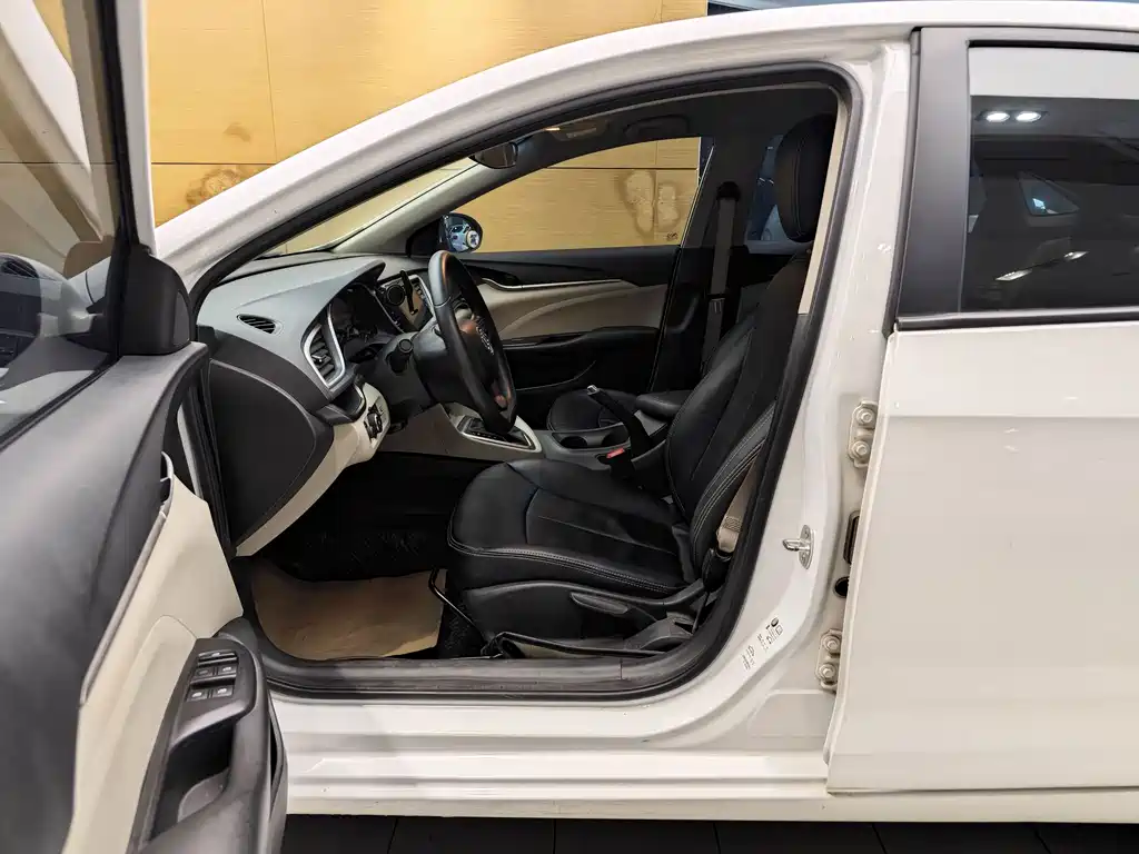 Buick Excelle — миниатюра 17