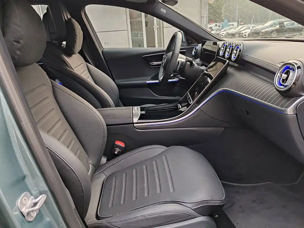 Mercedes-Benz C-Class — миниатюра 13
