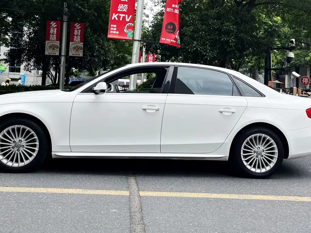 Audi A4L 2015 35 TFSI AT Comfort