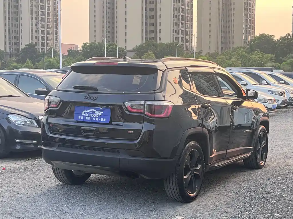 Jeep Compass — миниатюра 6