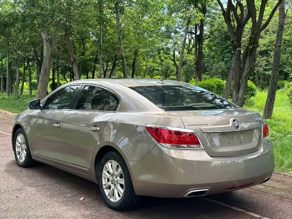 Buick LaCrosse — миниатюра 4