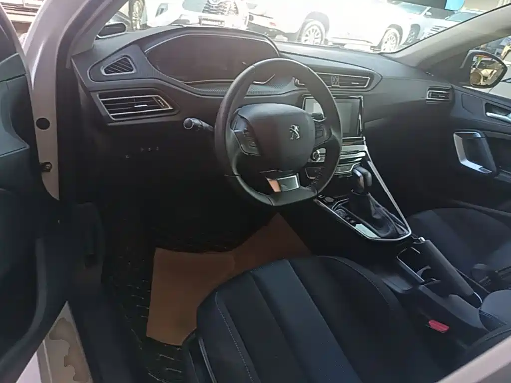 Peugeot 308 — миниатюра 10