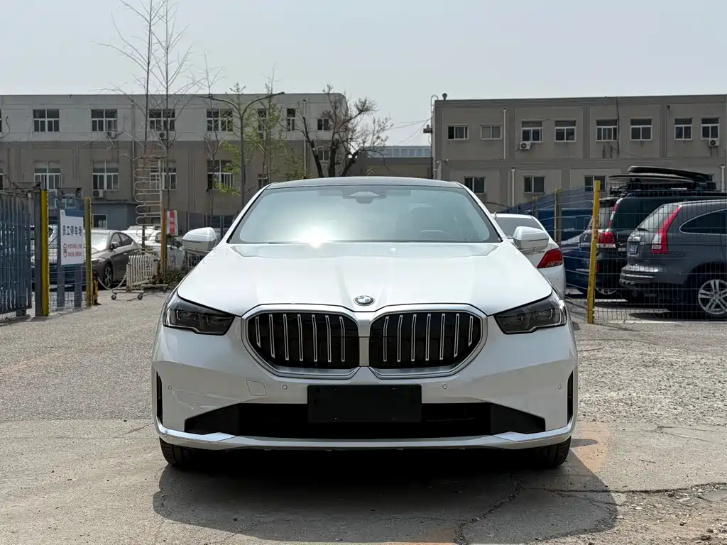 BMW 5 Series — миниатюра 2