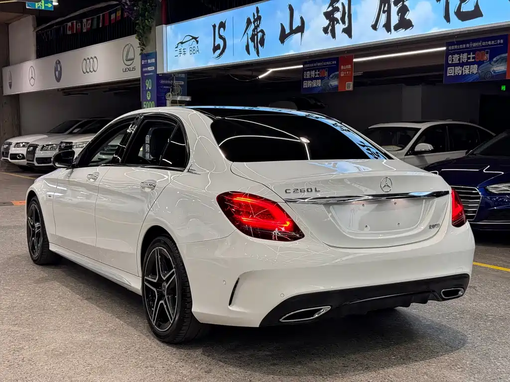 Mercedes-Benz C-Class — миниатюра 6