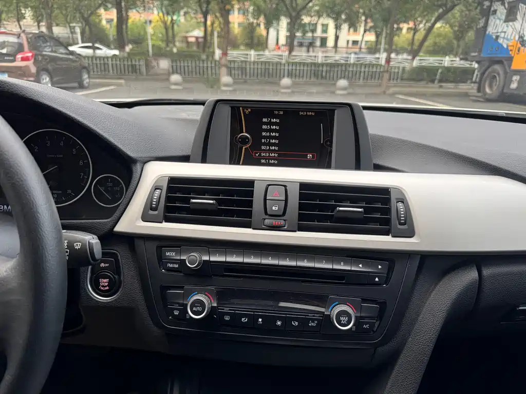 BMW 3 Series — миниатюра 8