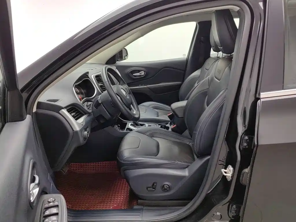 Jeep Cherokee — миниатюра 10