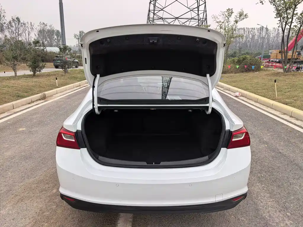 Chevrolet Malibu XL — миниатюра 17