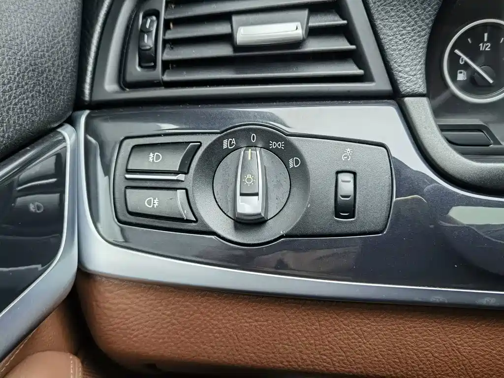 BMW 5 Series — миниатюра 21