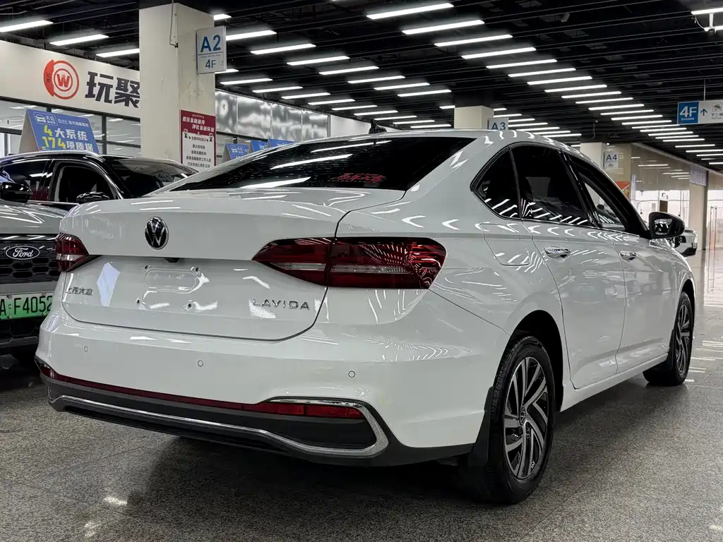 Volkswagen Lavida — миниатюра 9