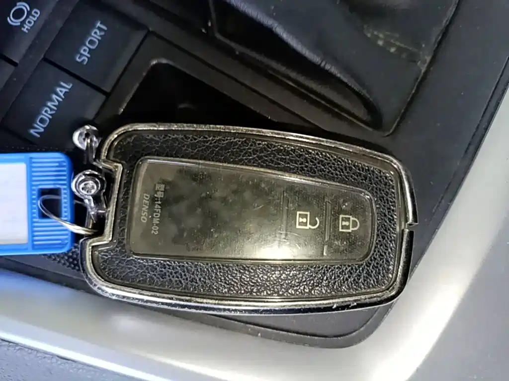 Toyota RAV4 — миниатюра 9