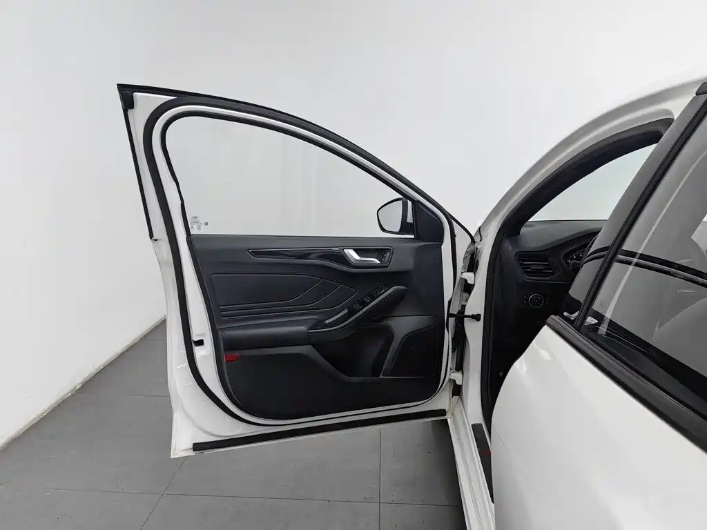 Ford Focus — миниатюра 8