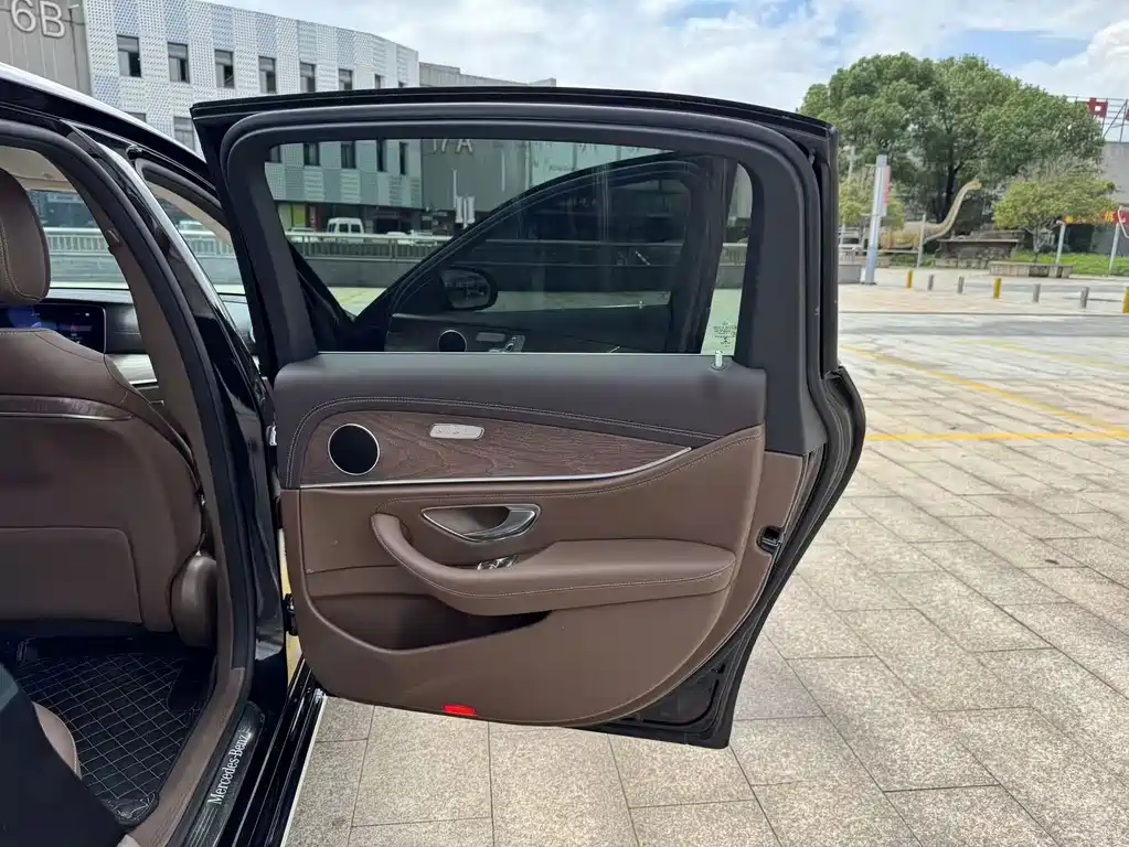 Mercedes-Benz E-Class — миниатюра 19