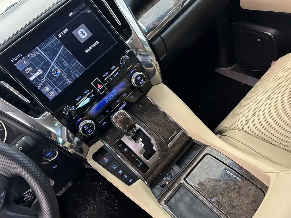 Toyota Vellfire — миниатюра 12