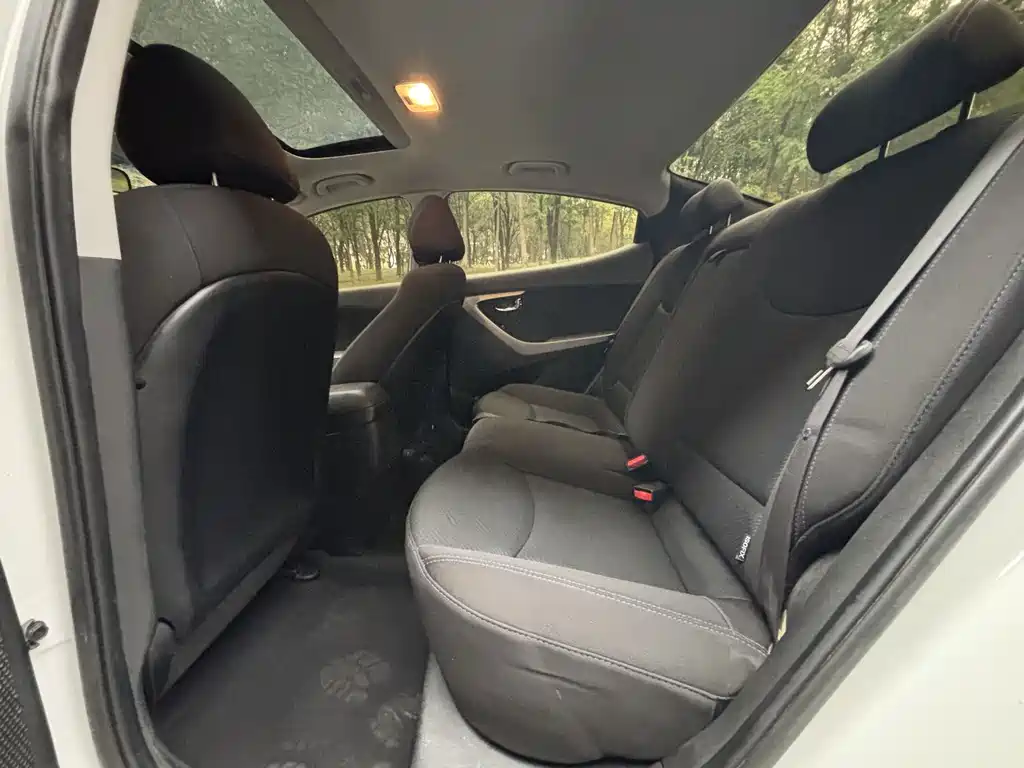 Hyundai Elantra Langdong — миниатюра 8