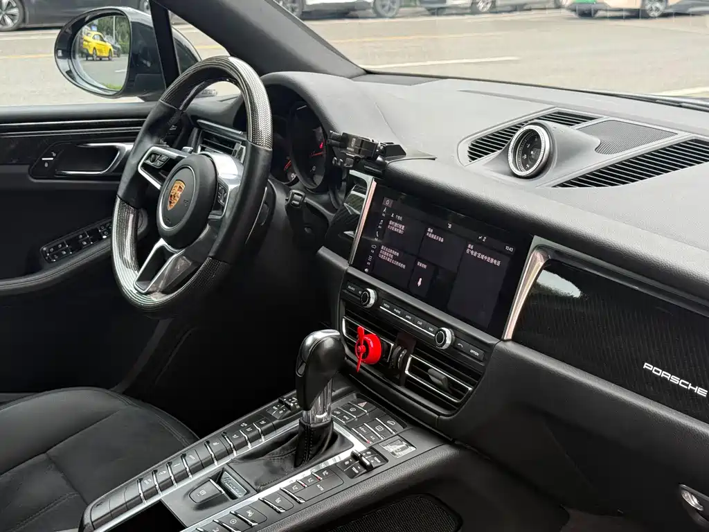Porsche Macan — миниатюра 22