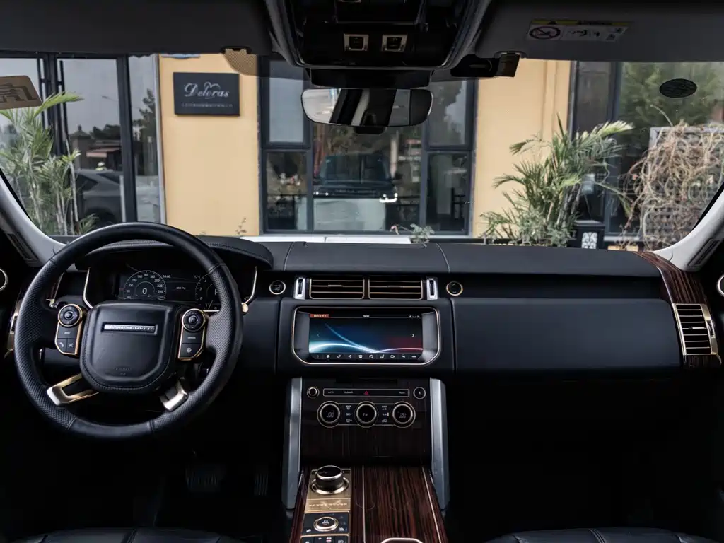 Land Rover Range Rover — миниатюра 13