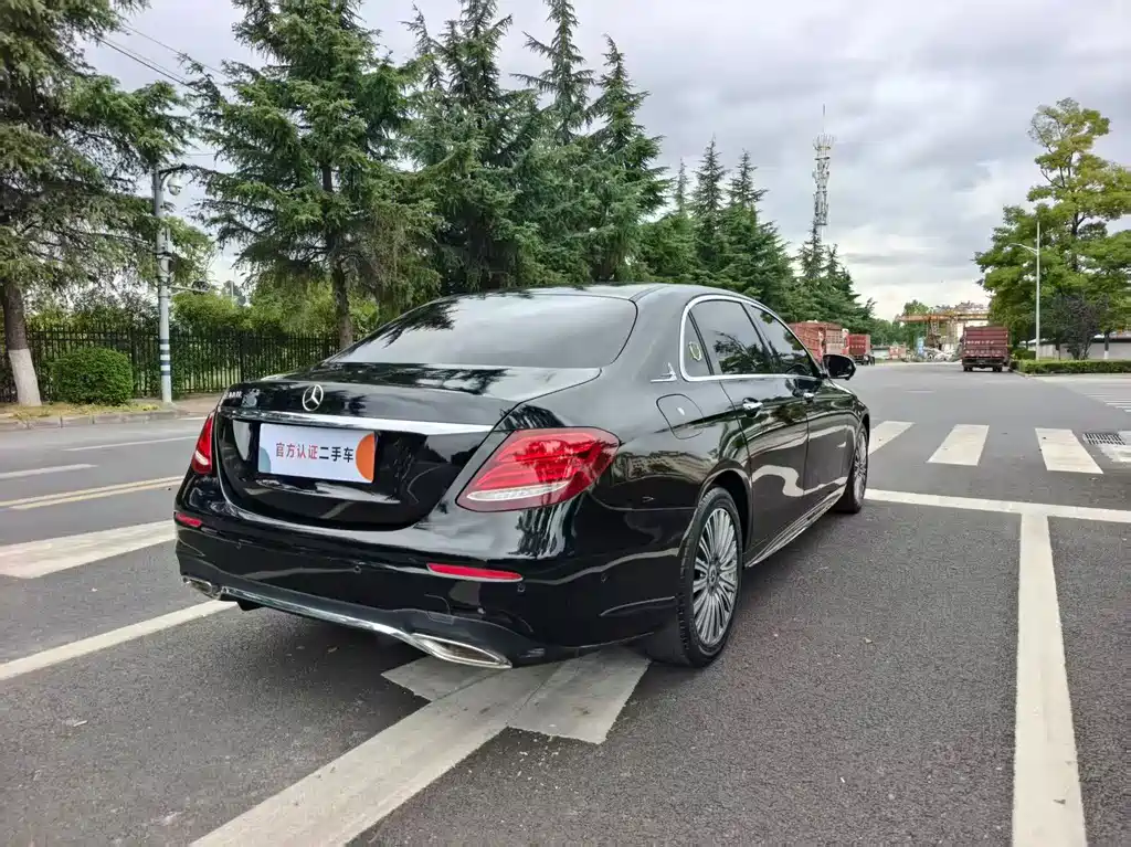 Mercedes-Benz E-Class — миниатюра 6