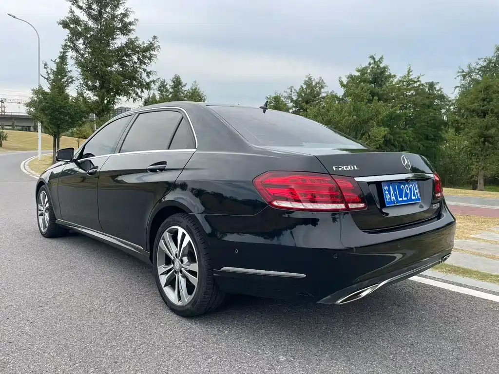 Mercedes-Benz E-Class — миниатюра 5