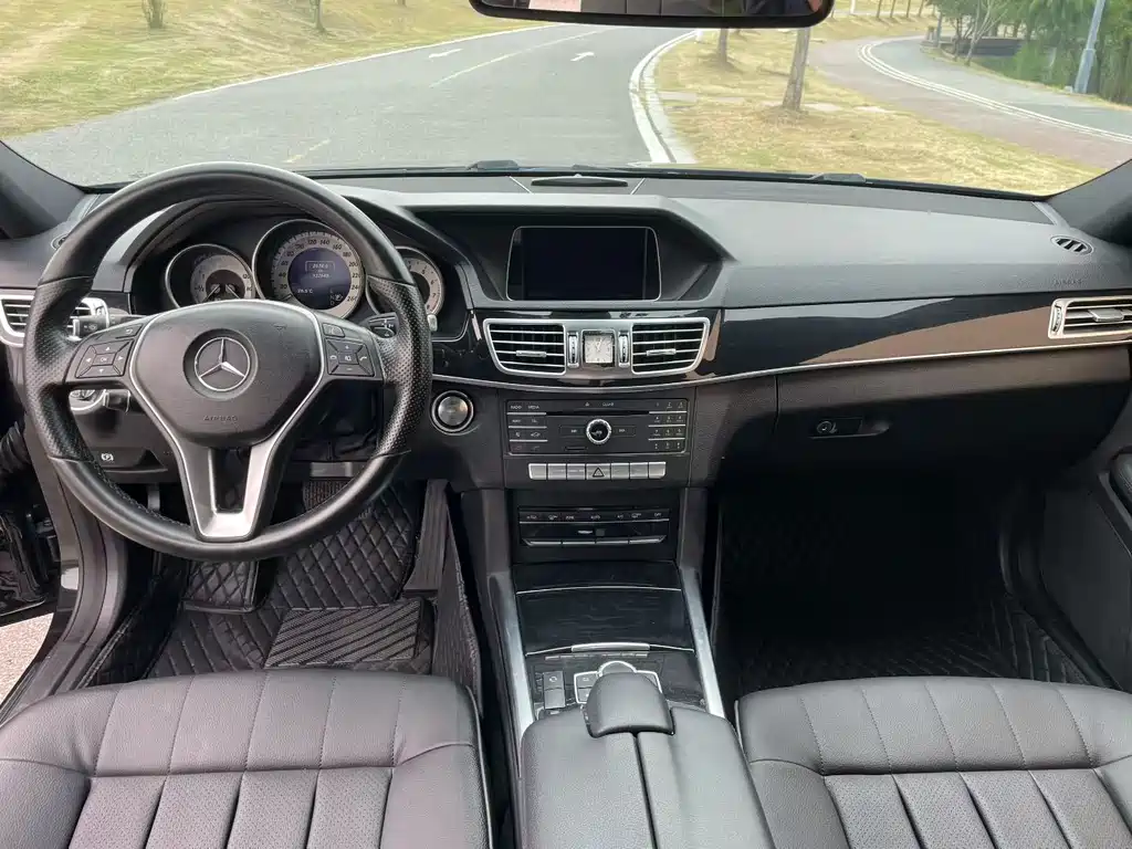 Mercedes-Benz E-Class — миниатюра 9
