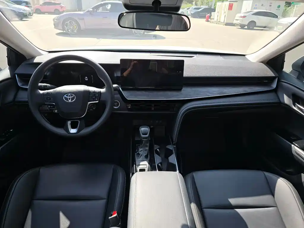 Toyota Camry — миниатюра 4