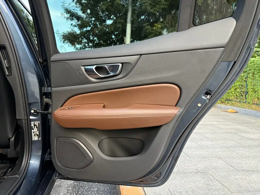 Volvo S60 — миниатюра 39