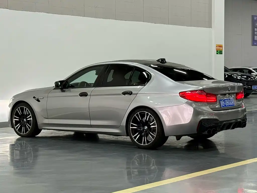 BMW M5 — миниатюра 7